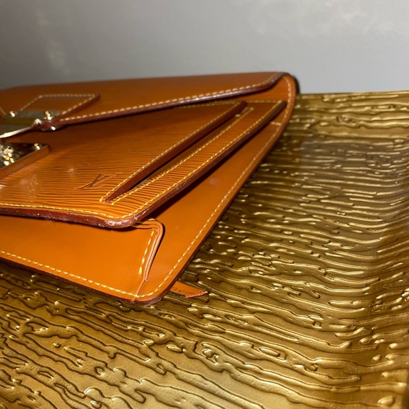 Louis Vuitton Dragonne EPI - Picture 7 of 11